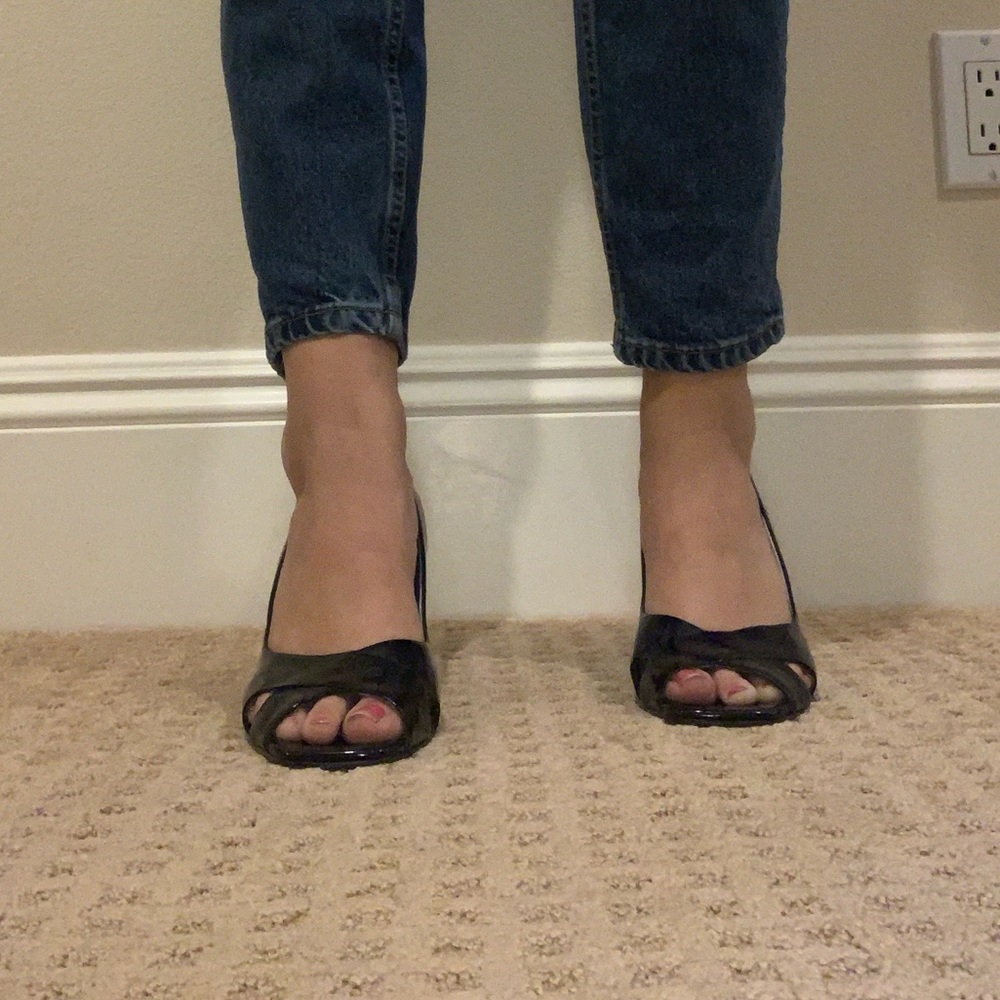 Tahari black heels